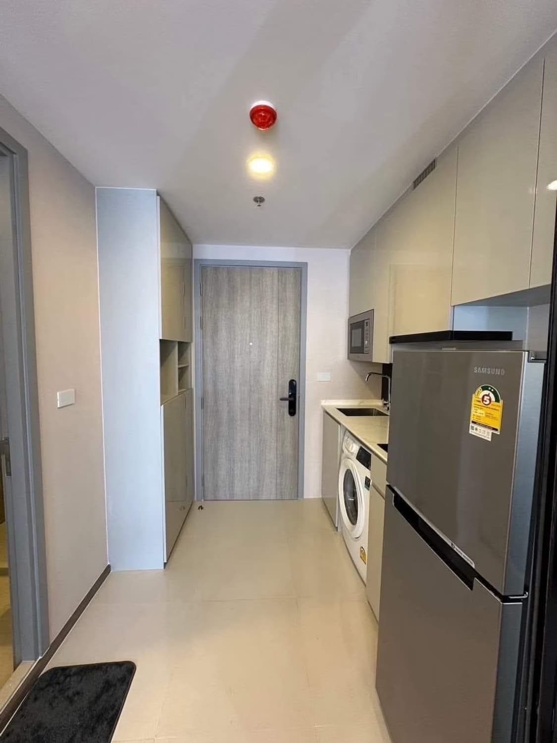 Studio Condo for Rent in Huai Khwang - Image 3