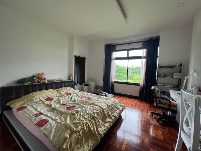 6 Bedroom House