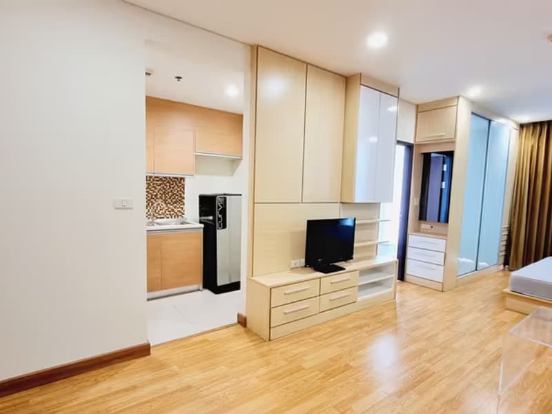 Le Luk Condominium