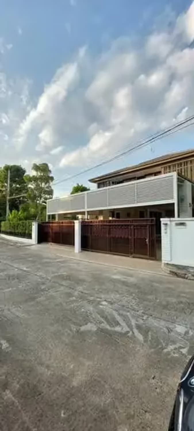 5 Bedroom House - Image 24
