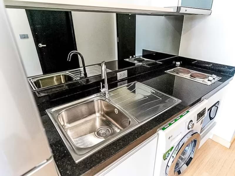 1 Bedroom Condo for rent at Skywalk Condominim