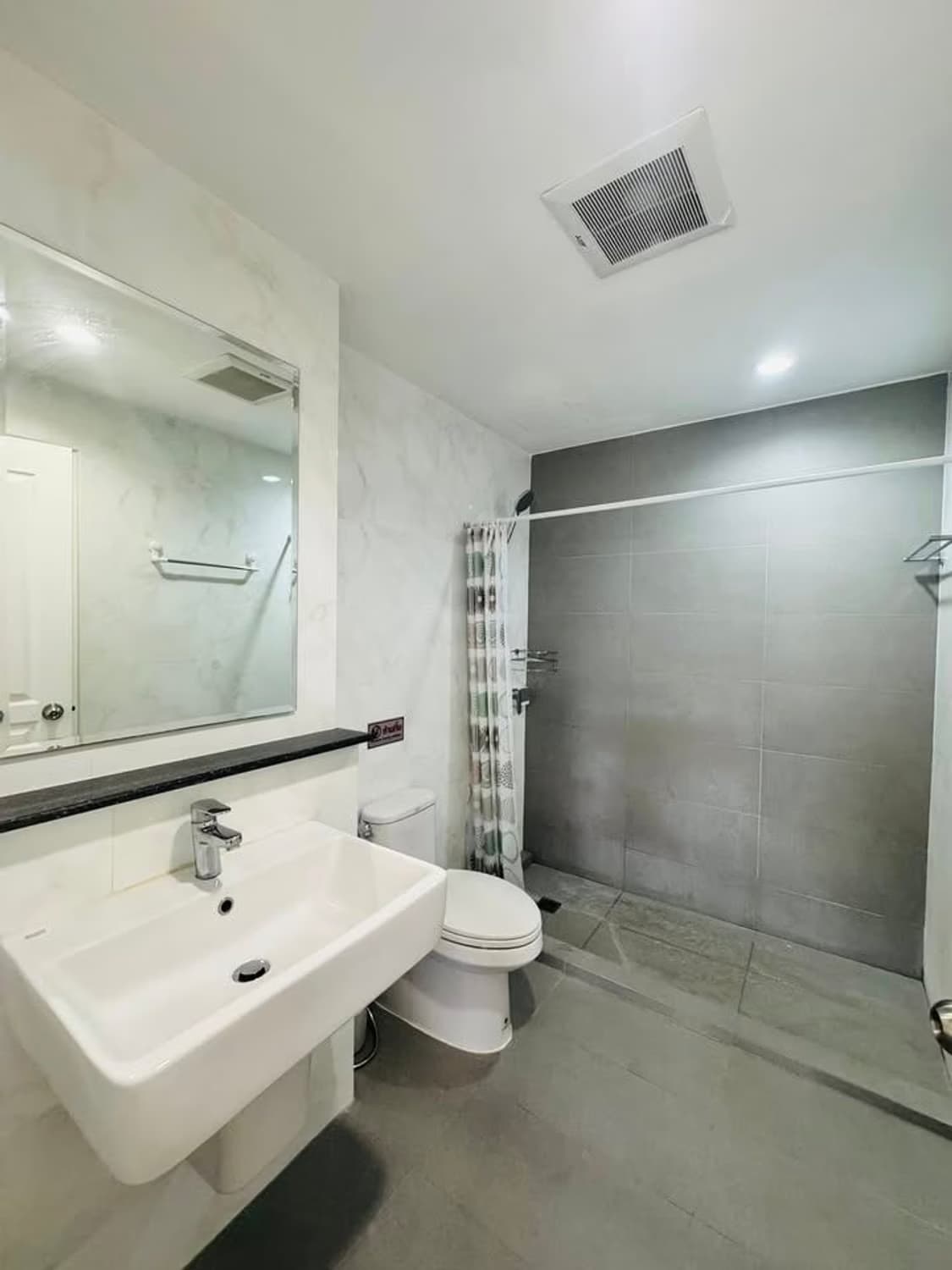 2 Bed Condo for Rent in Khlong Toei - Image 8