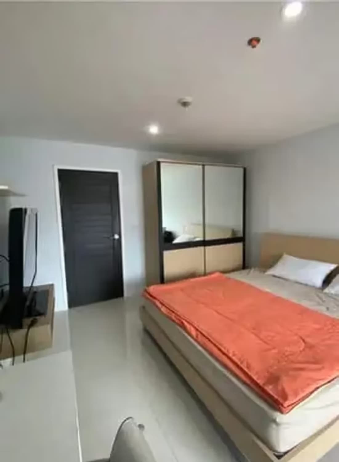 1 Bedroom Condo - Image 4