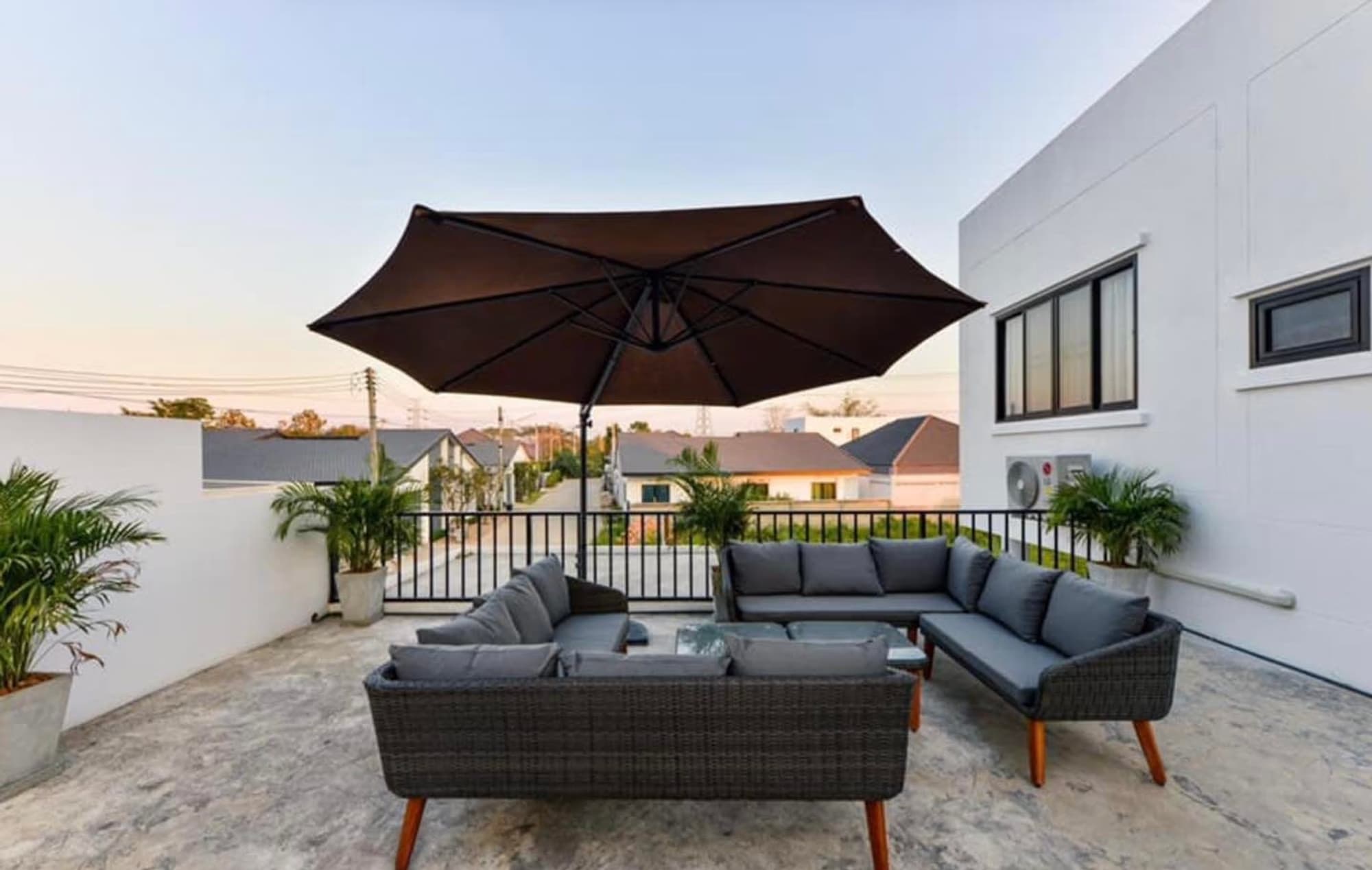6 Bedroom House - Image 25