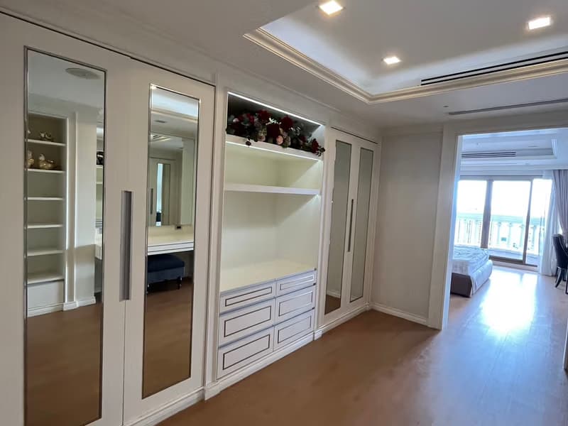 Condo for Sale at State Tower Bangkok
