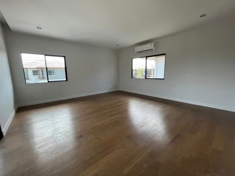 4 Bed House for Sale in Prawet