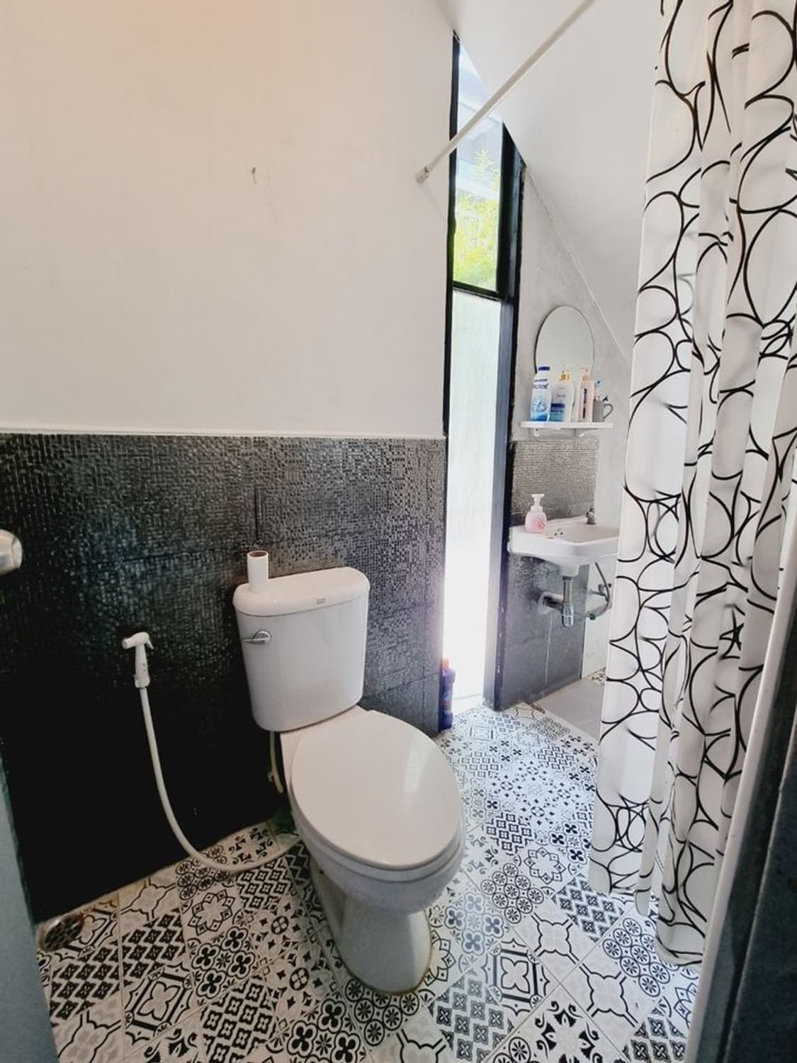 4 Bed House for Rent and Sale in Hang Dong - Image 4