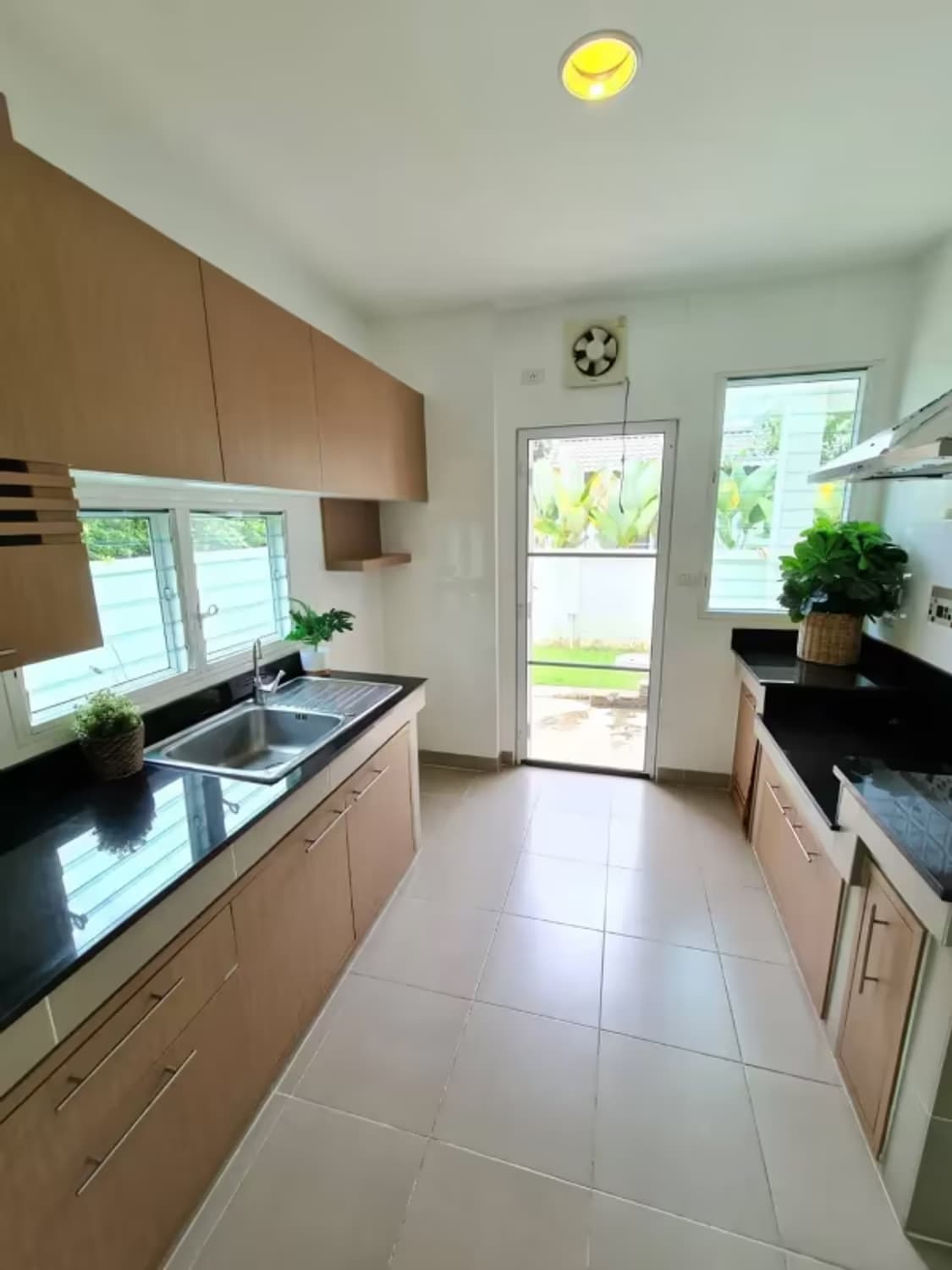 4 Bedroom House - Image 9
