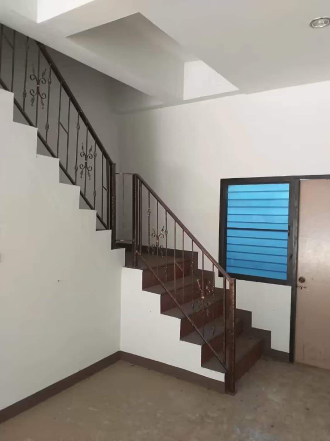 6 Bedroom House - Image 5