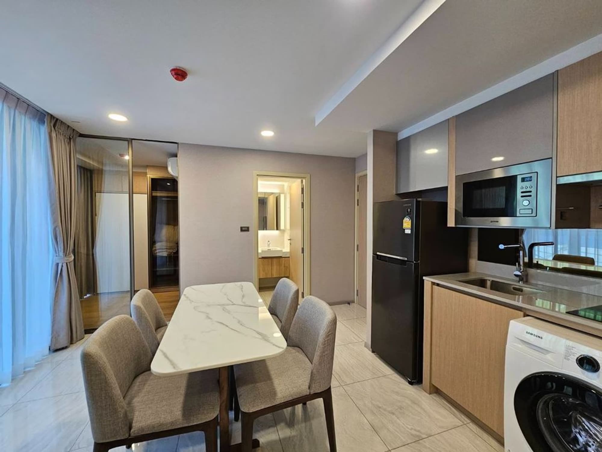 2 Bedroom Condo at Walden Asoke - Image 5
