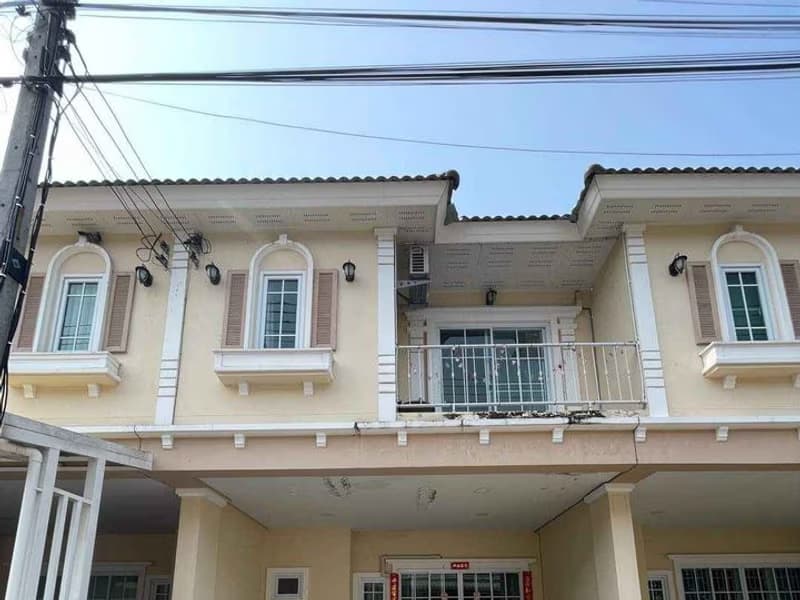 4 Bed Townhouse for Rent and Sale in Saraphi