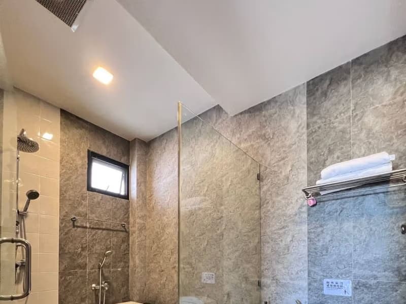 6 Bed House for Rent in Saraphi