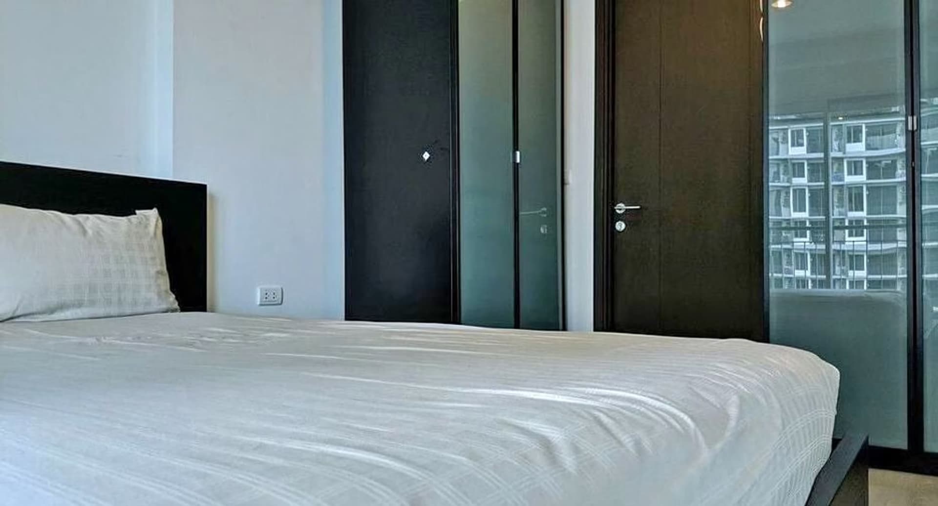 1 Bed Condo for Sale in Sathon - Image 4