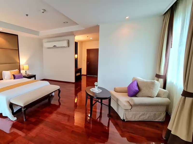  Piyathip Place Serviced Apartment
