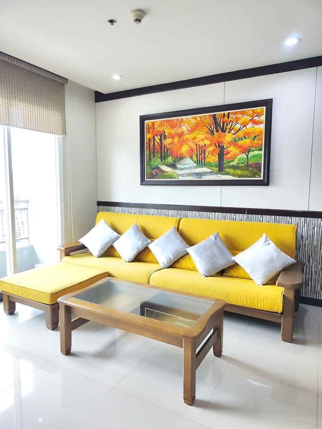 3 Bed Condo for Rent in Ratchathewi - Image 1
