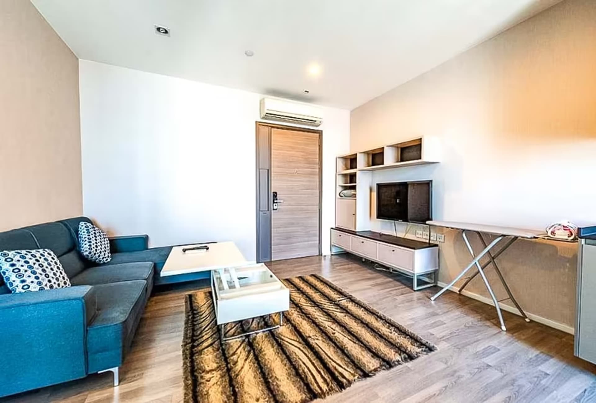 1 Bedroom Condo for Rent at The Room Sukhumvit 69 - Image 1