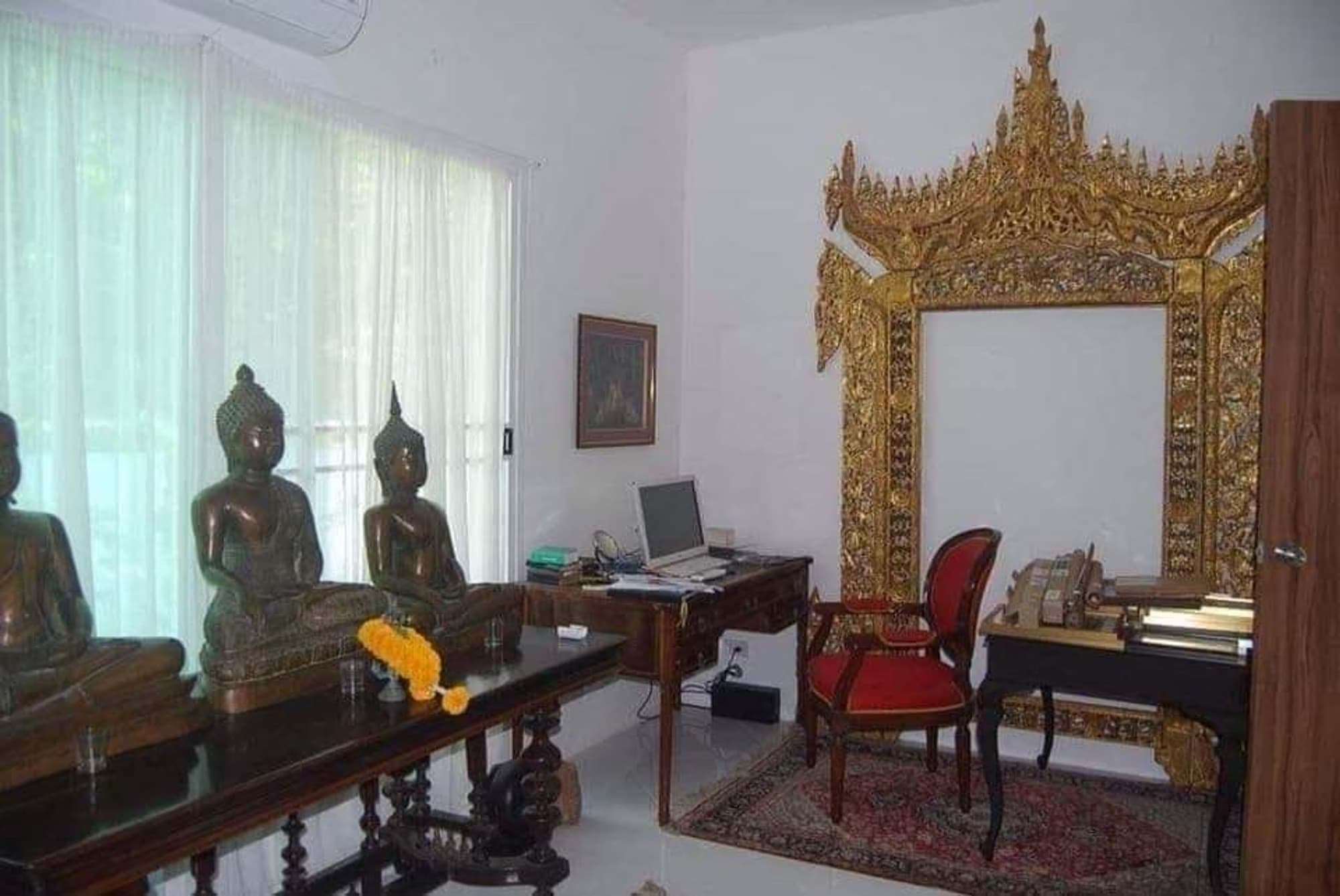 6 Bedroom House - Image 17