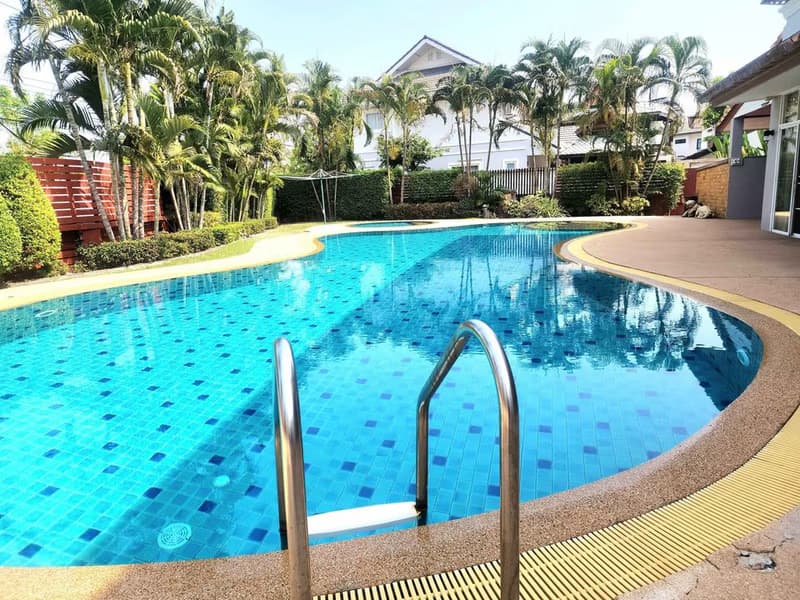 6 Bed House for Rent and Sale in Saraphi