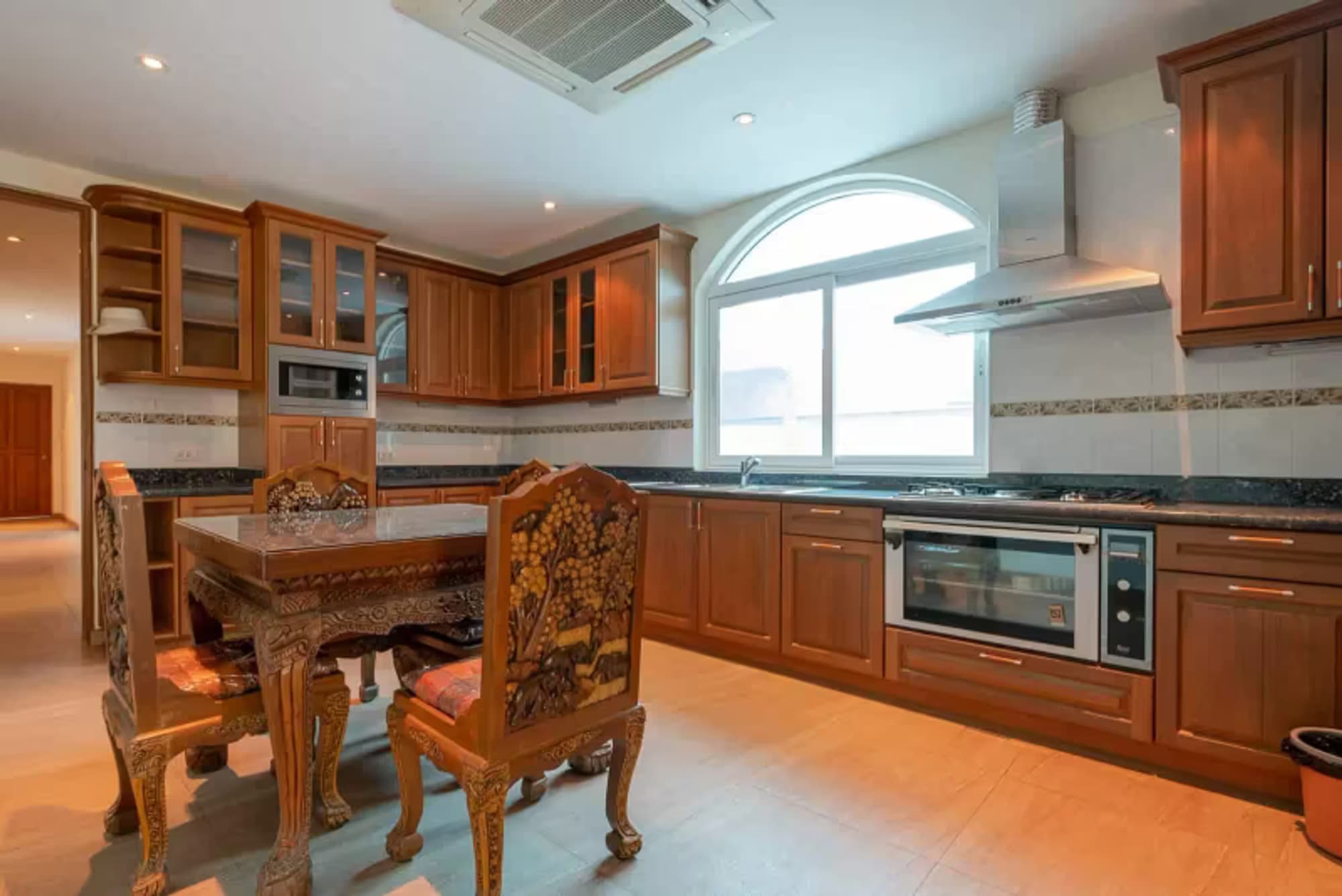 5 Bedroom House - Image 5