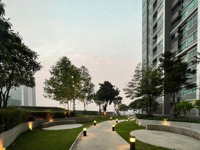 1 Bed Condo for Rent  Near Huai Khwang MRT