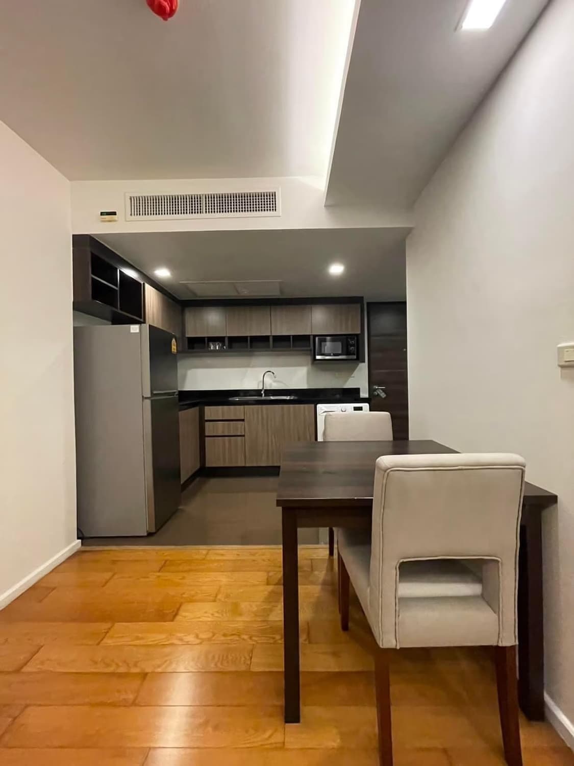 1 ห้องนอน Condo สำหรับ ขายและจำหน่าย ใกล้ Phloen Chit BTS - Image 4