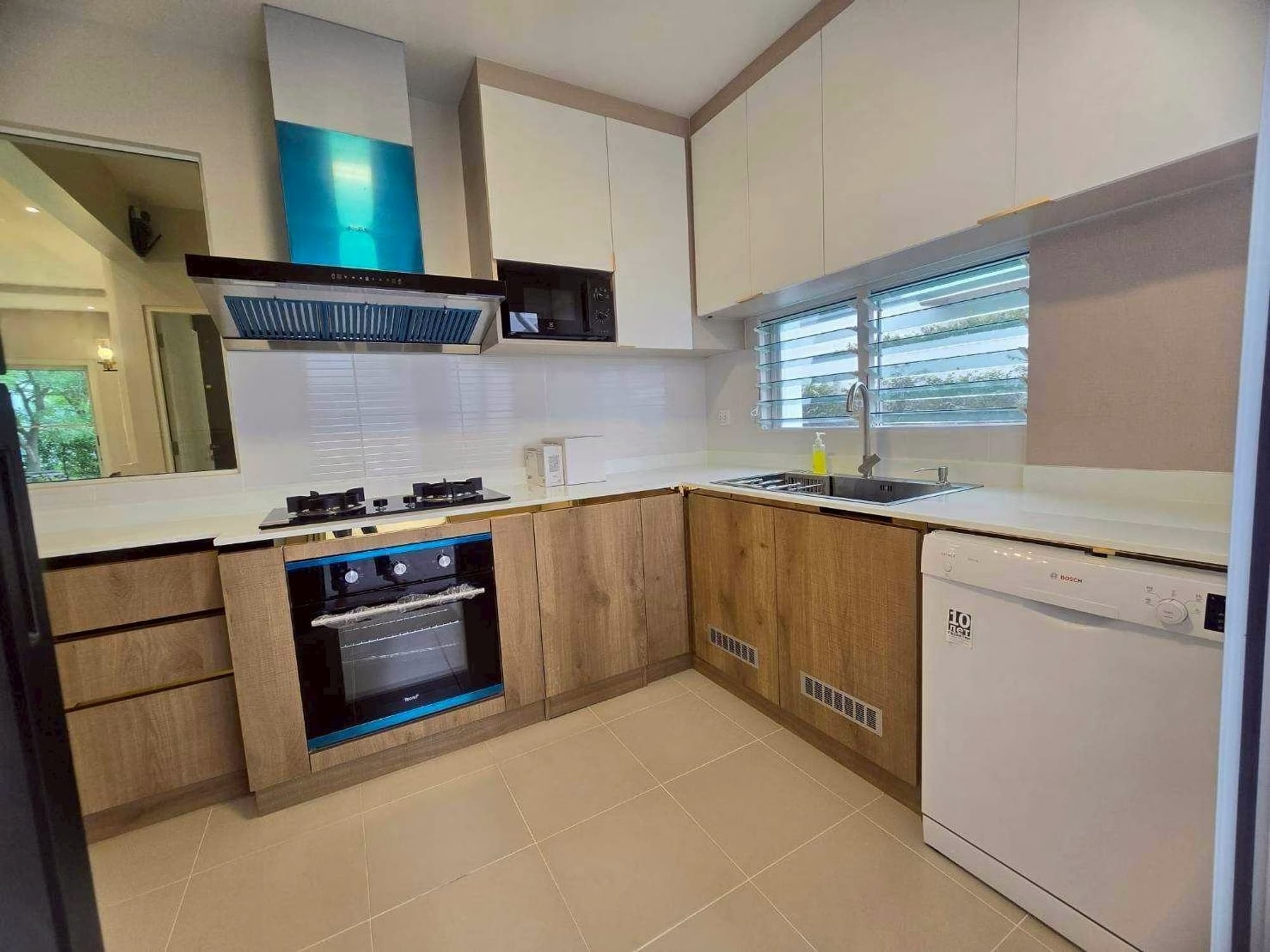 4 Bed House for Rent in Bang Phli - Image 14