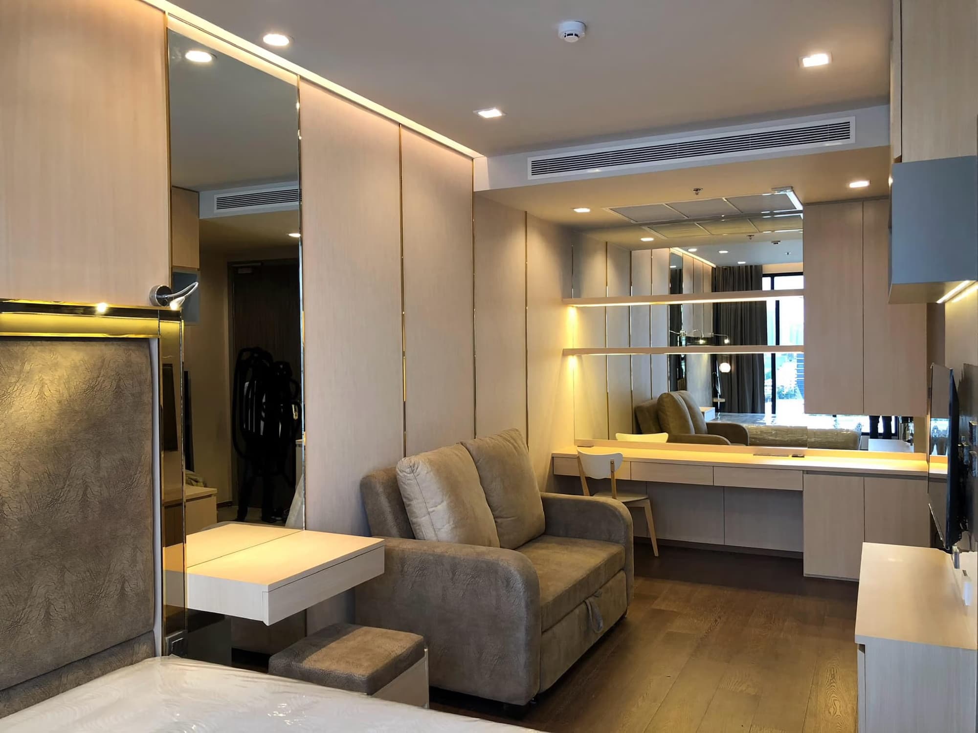 undefined Bed Condo for Rent in Ratchathewi - Image 1