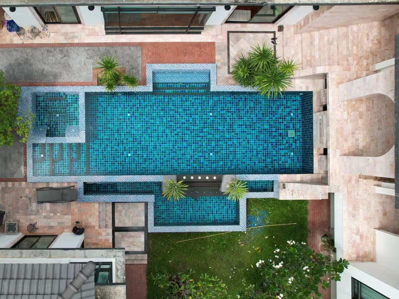 6 Bedroom House