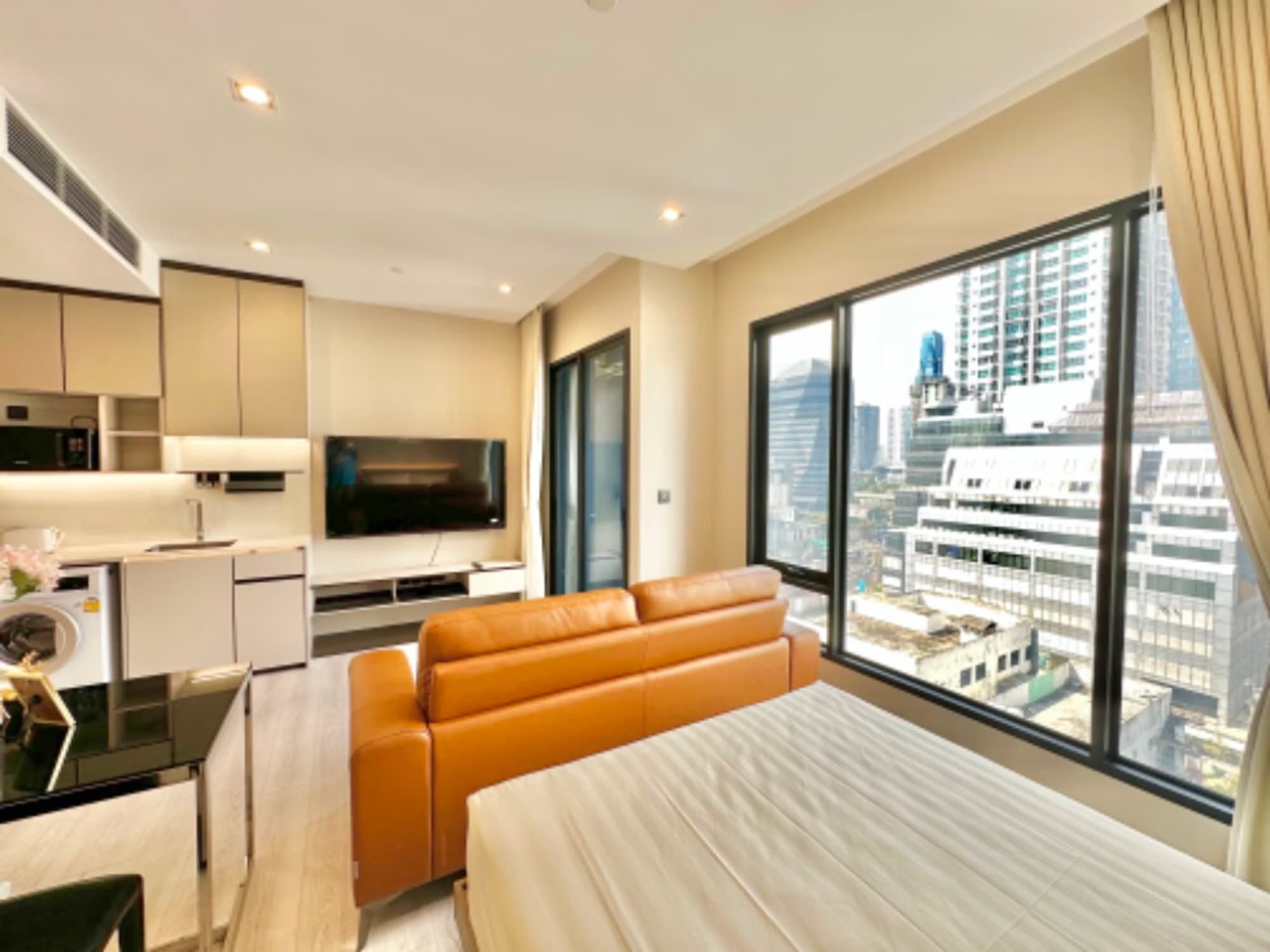 Condo for Rent at The Room Phaya Thai - Image 2