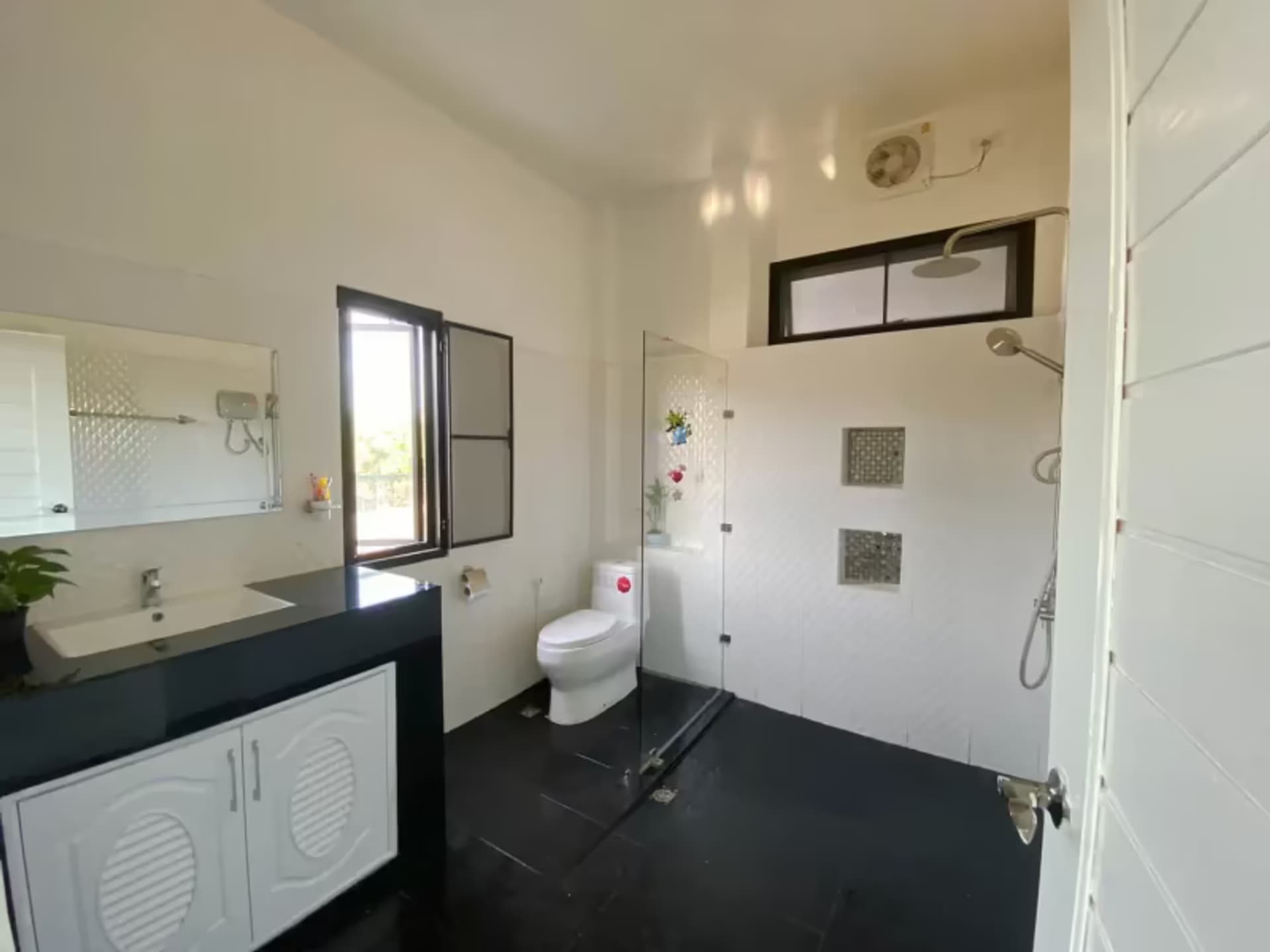 3 Bedroom House - Image 12