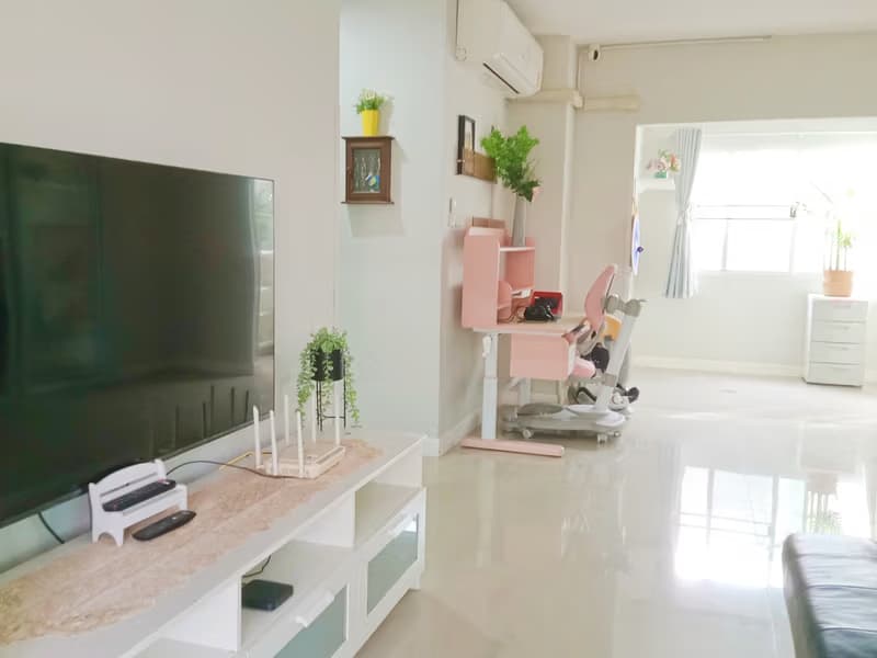 5 Bed House for Sale in Saraphi