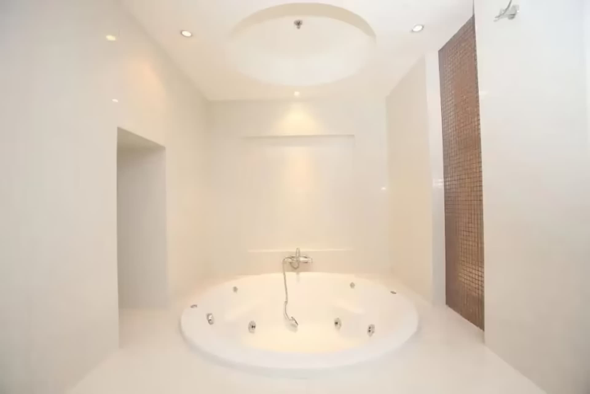 4 Bedroom Condo - Image 1