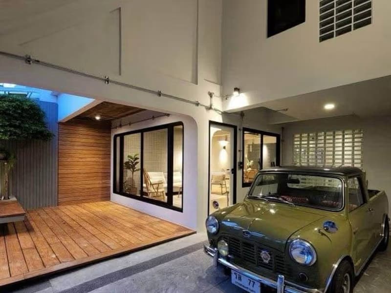 3 Bed Townhouse for Rent in Khlong Toei