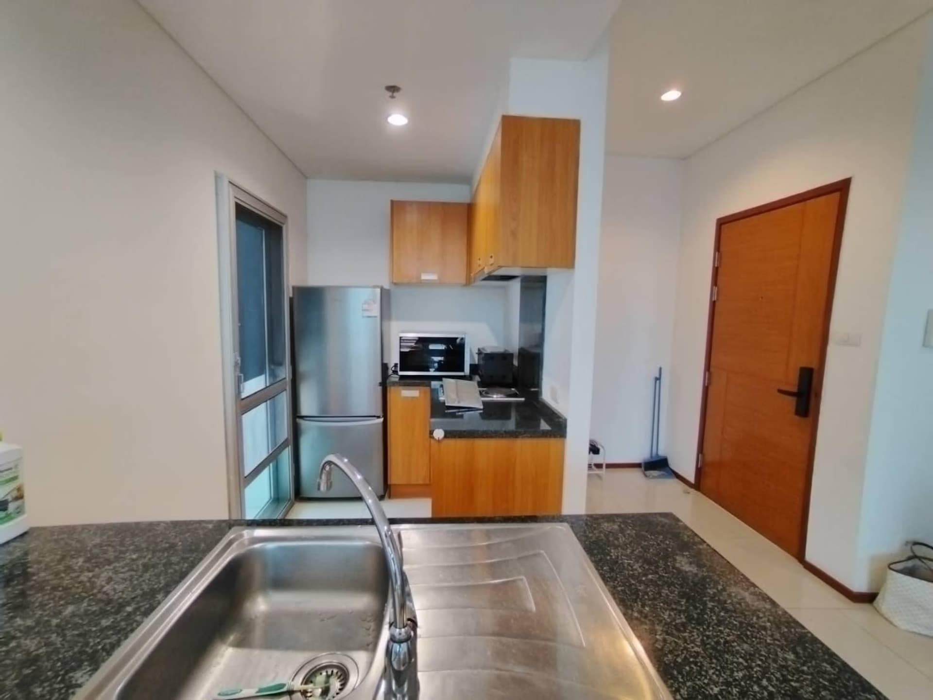 1 Bed Condo for Rent in Khlong San - Image 5