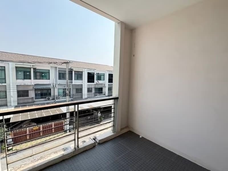 3 Bed Townhouse for Sale in Prawet