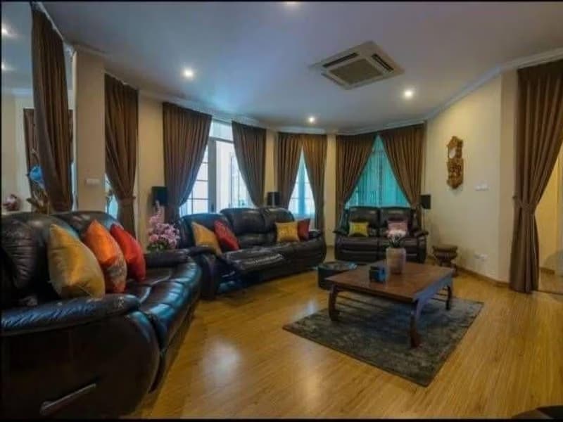 6 Bed House for Sale in Saraphi District