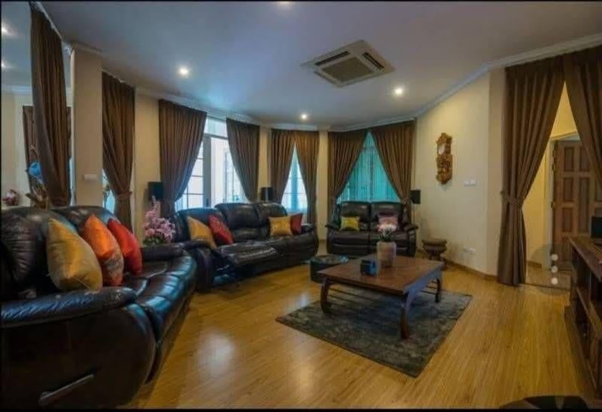 6 Bed House for Sale in Saraphi District - Image 3