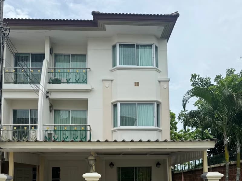3 Bed House for Rent  Near Bearing BTS