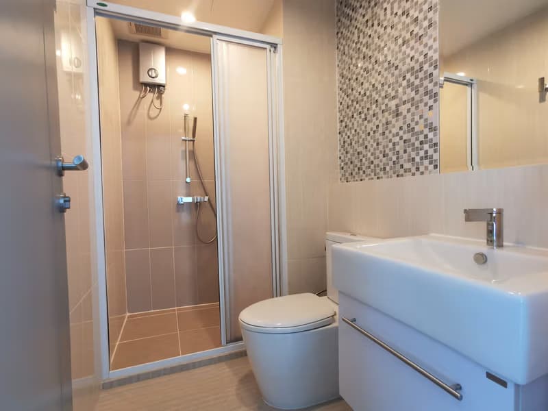 2 Bed Condo for Rent and Sale  Near Huai Khwang MRT