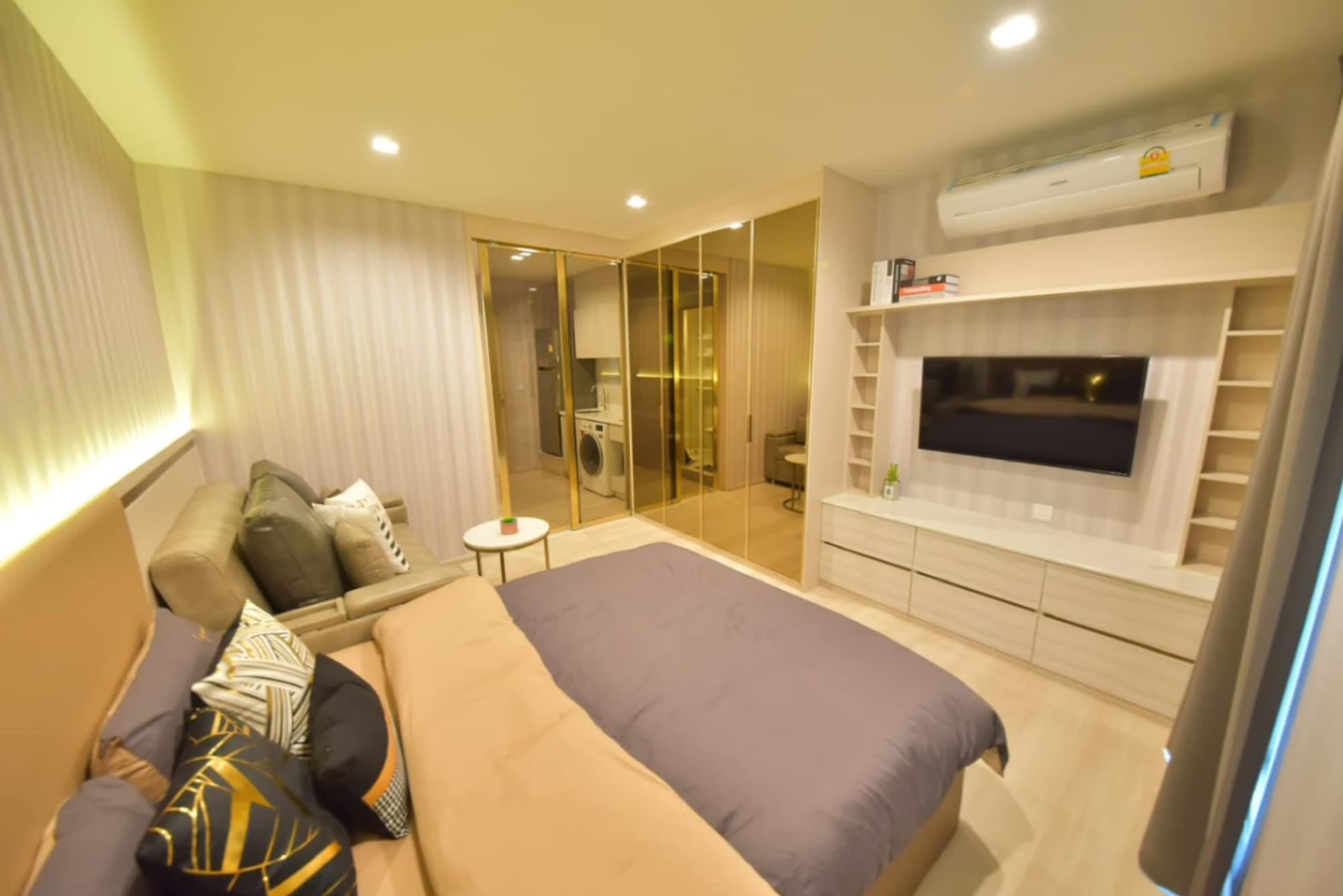 Studio Condo for Rent in Pathum Wan - Image 1