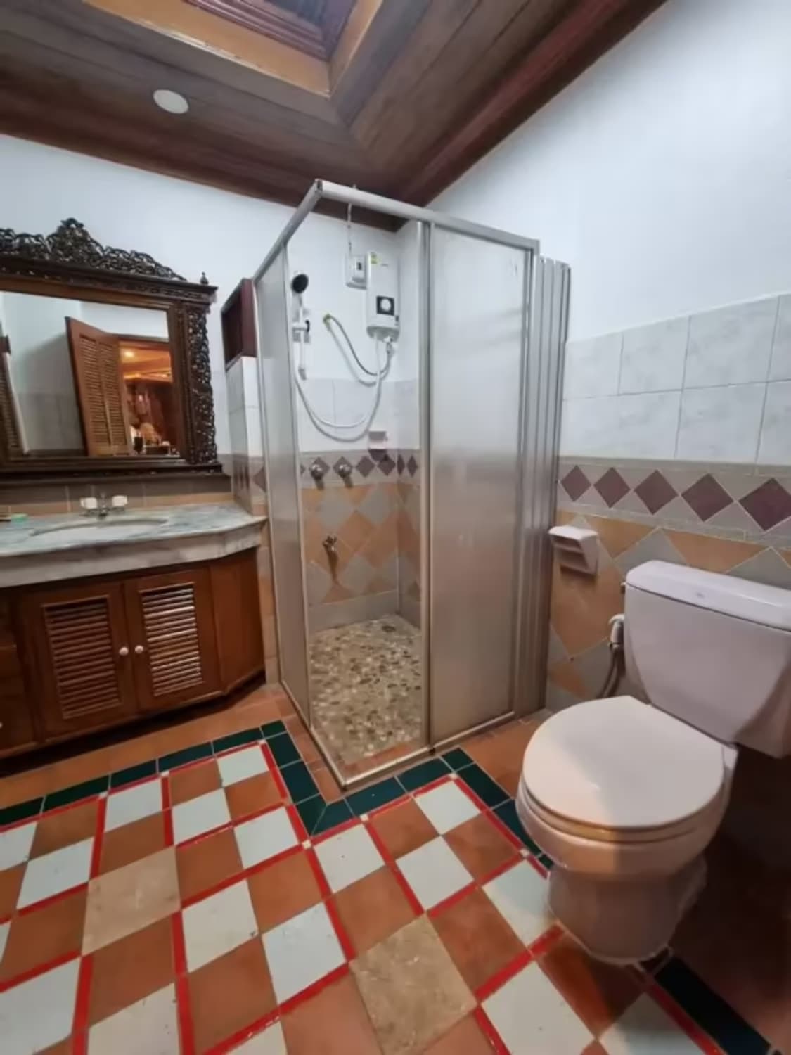 5 Bedroom House - Image 13