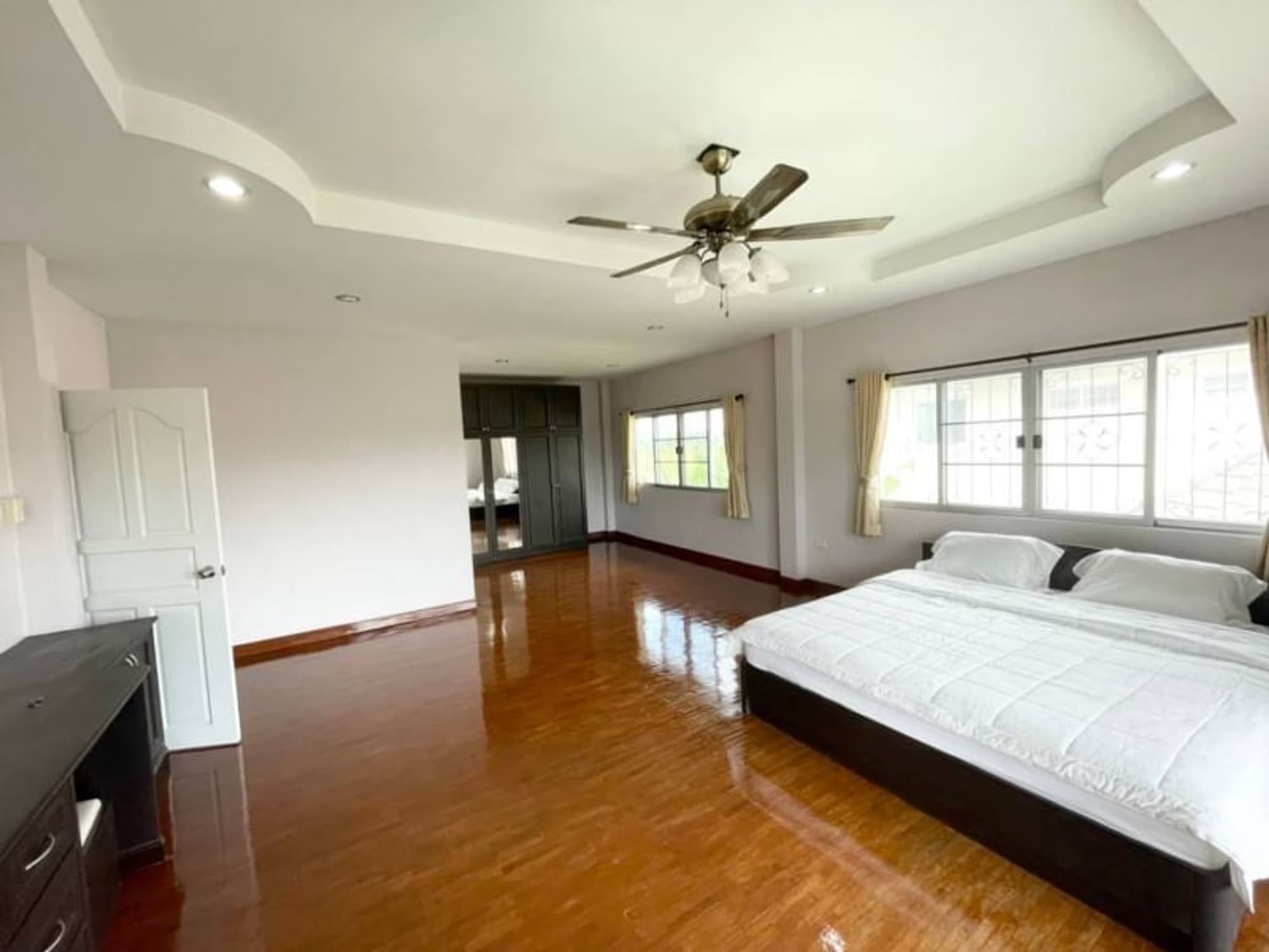 4 Bed House for Rent in San Kamphaeng District - Image 5