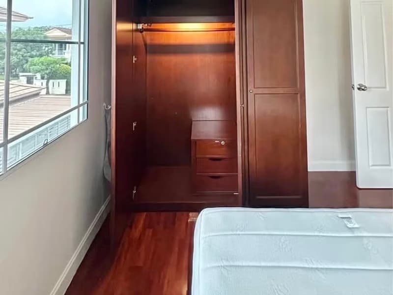4 Bed House for Rent in Mueang Chiang Mai