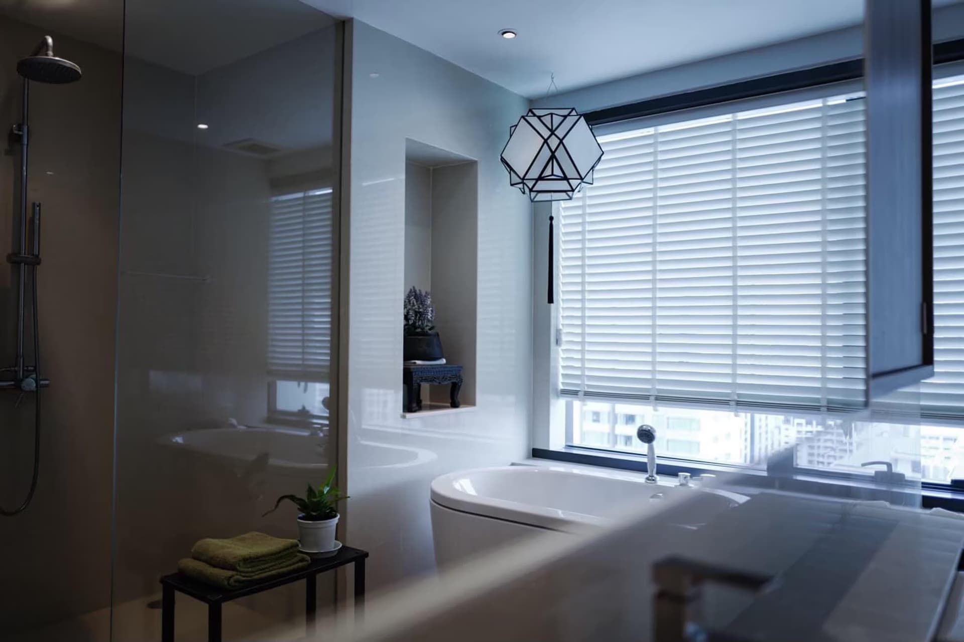   Royal Maneeya Executive Residence - Image 13
