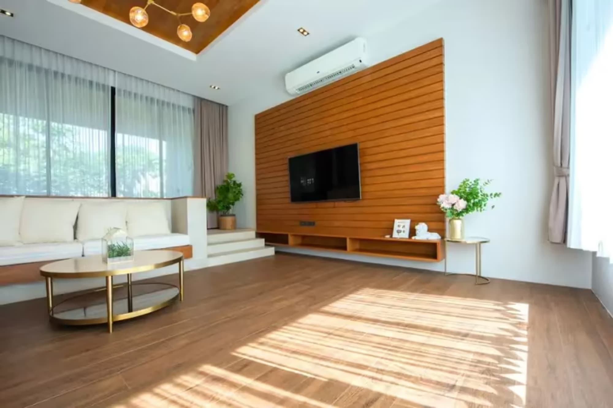 5 Bedroom House - Image 16