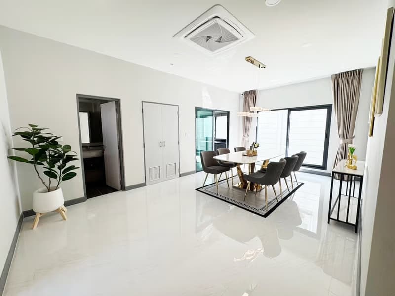 5 Bed House for Rent in Bang Phli