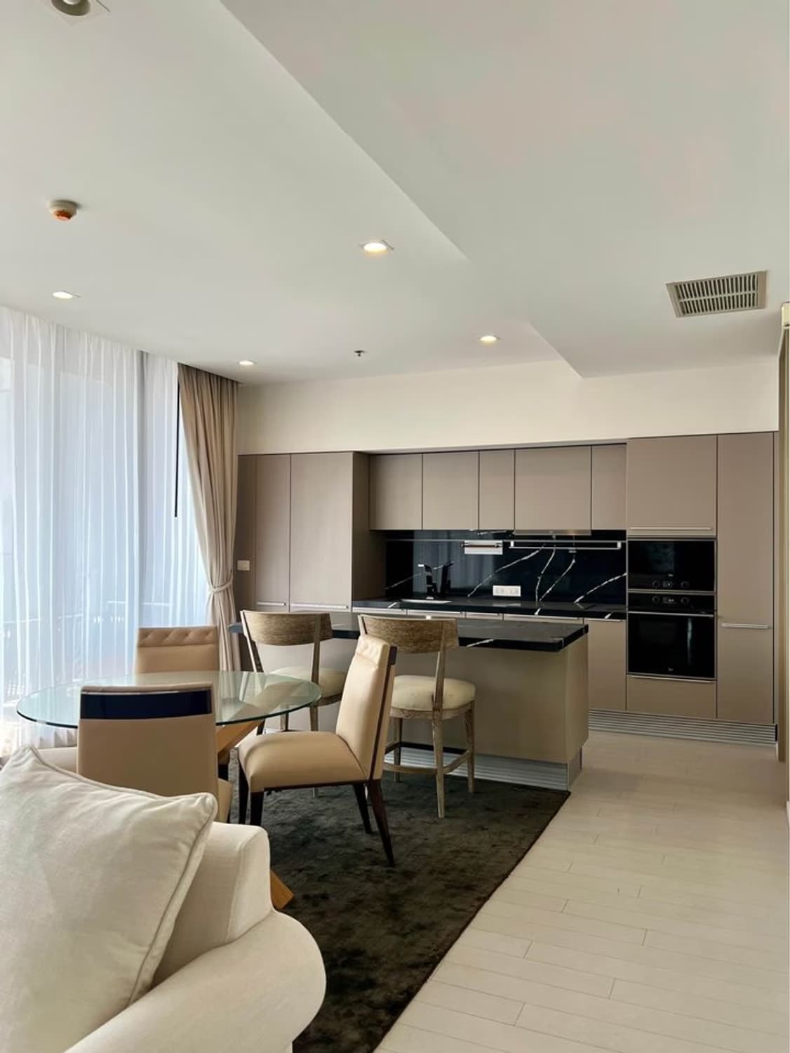 Condo for Rent at Noble Ploenchit - Image 2