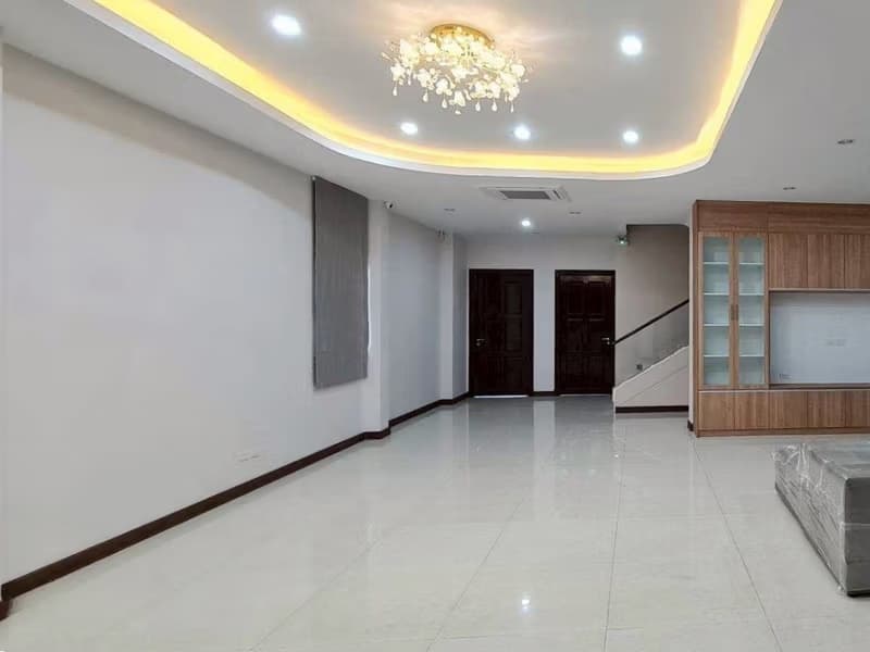 4 Bed House for Rent in Watthana