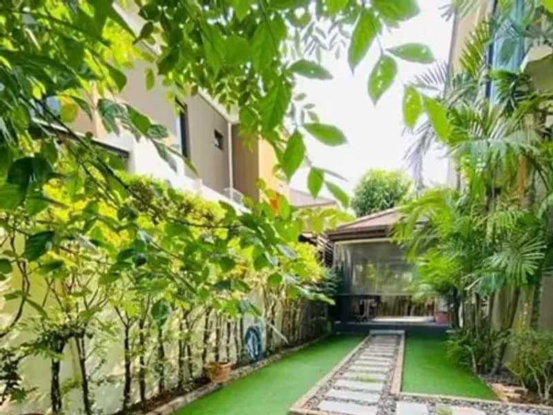 6 Bedroom House