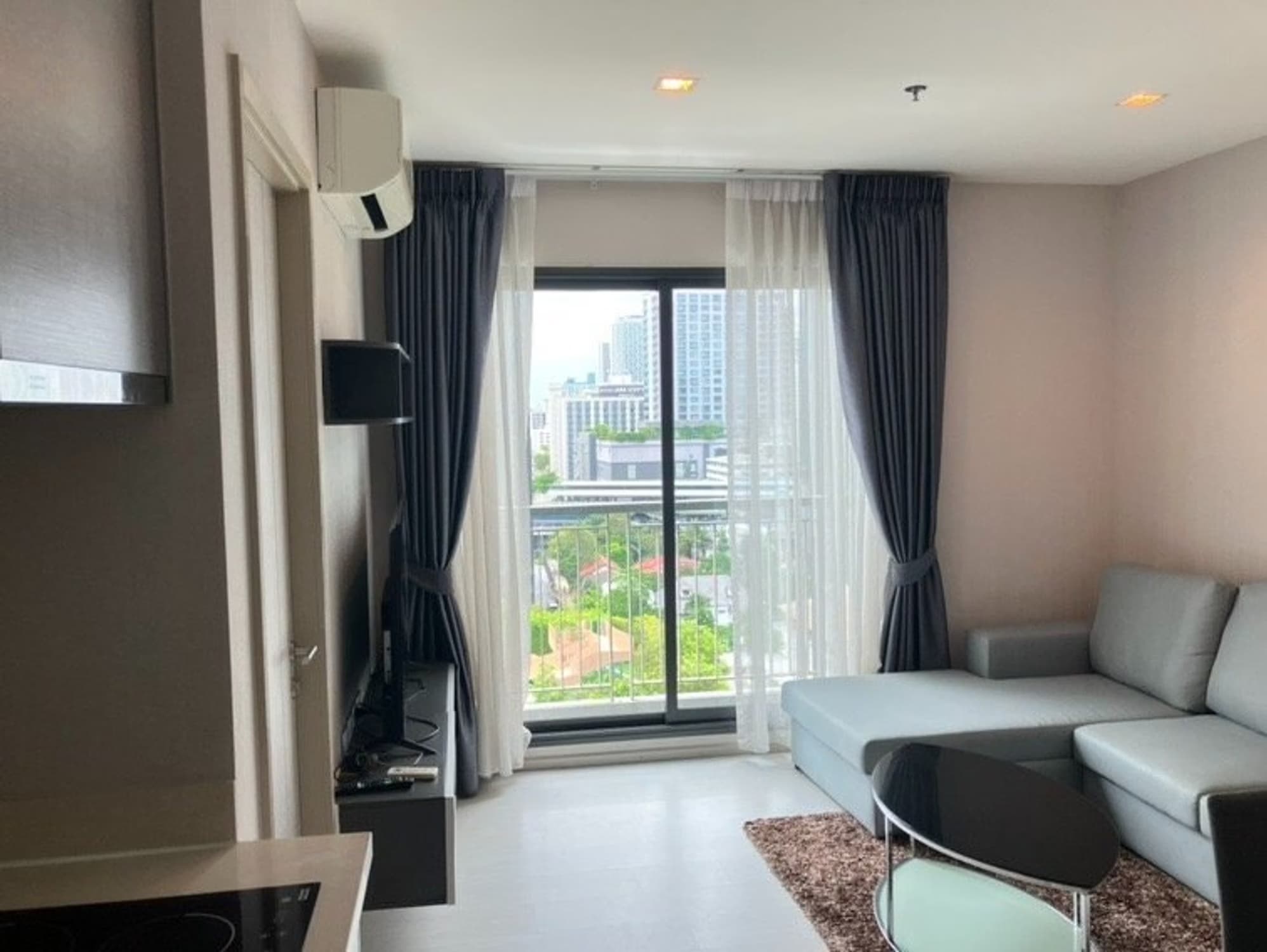 1 Bed Condo for Rent in Khlong Toei - Image 1